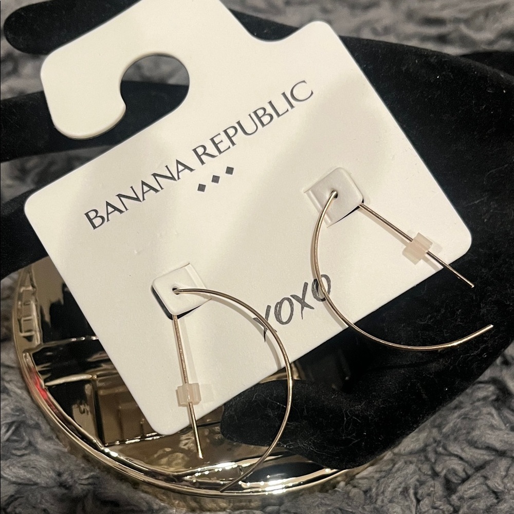 Banana Republic Semi Circle thread Gold tone earrings